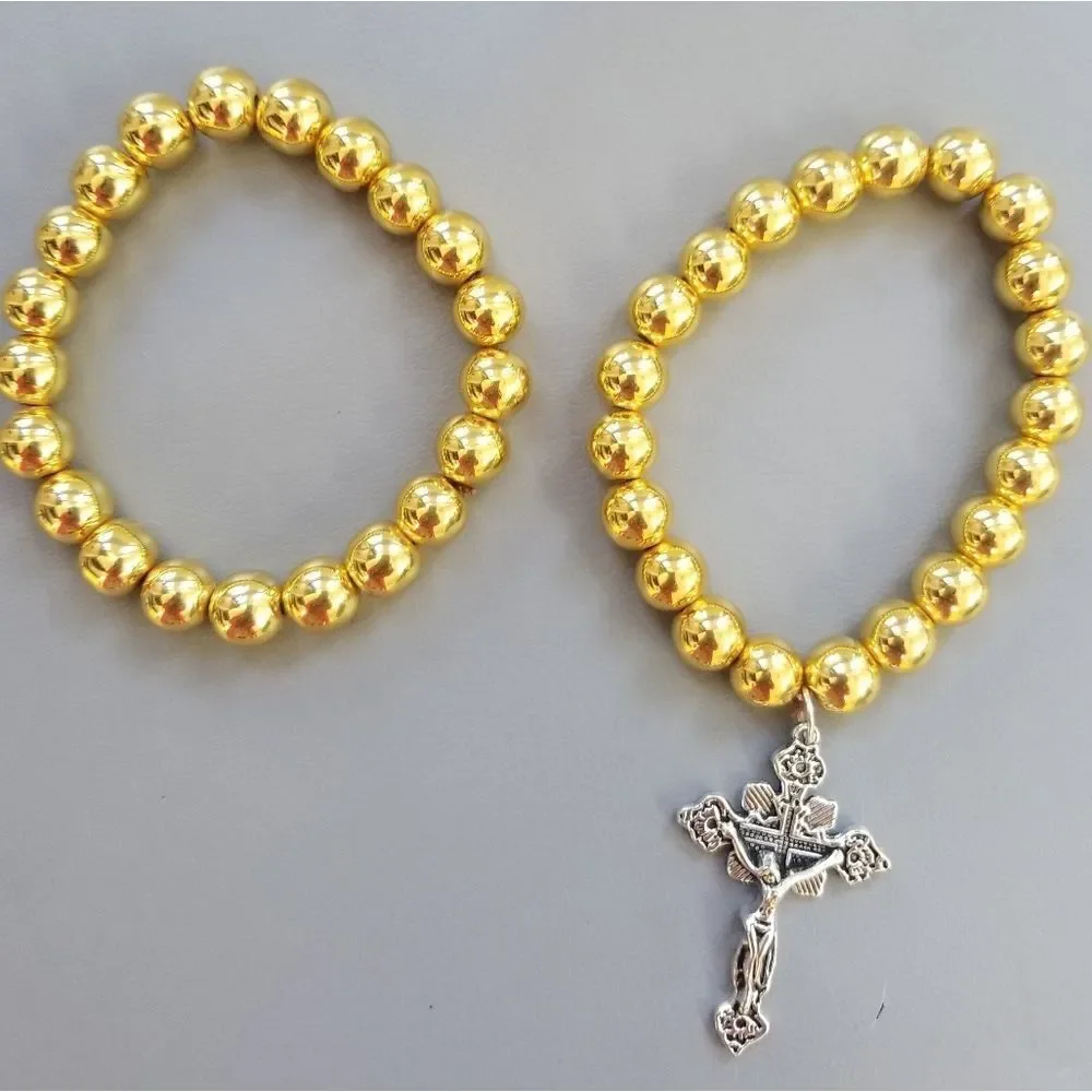 One gold&blk bracelet without charm